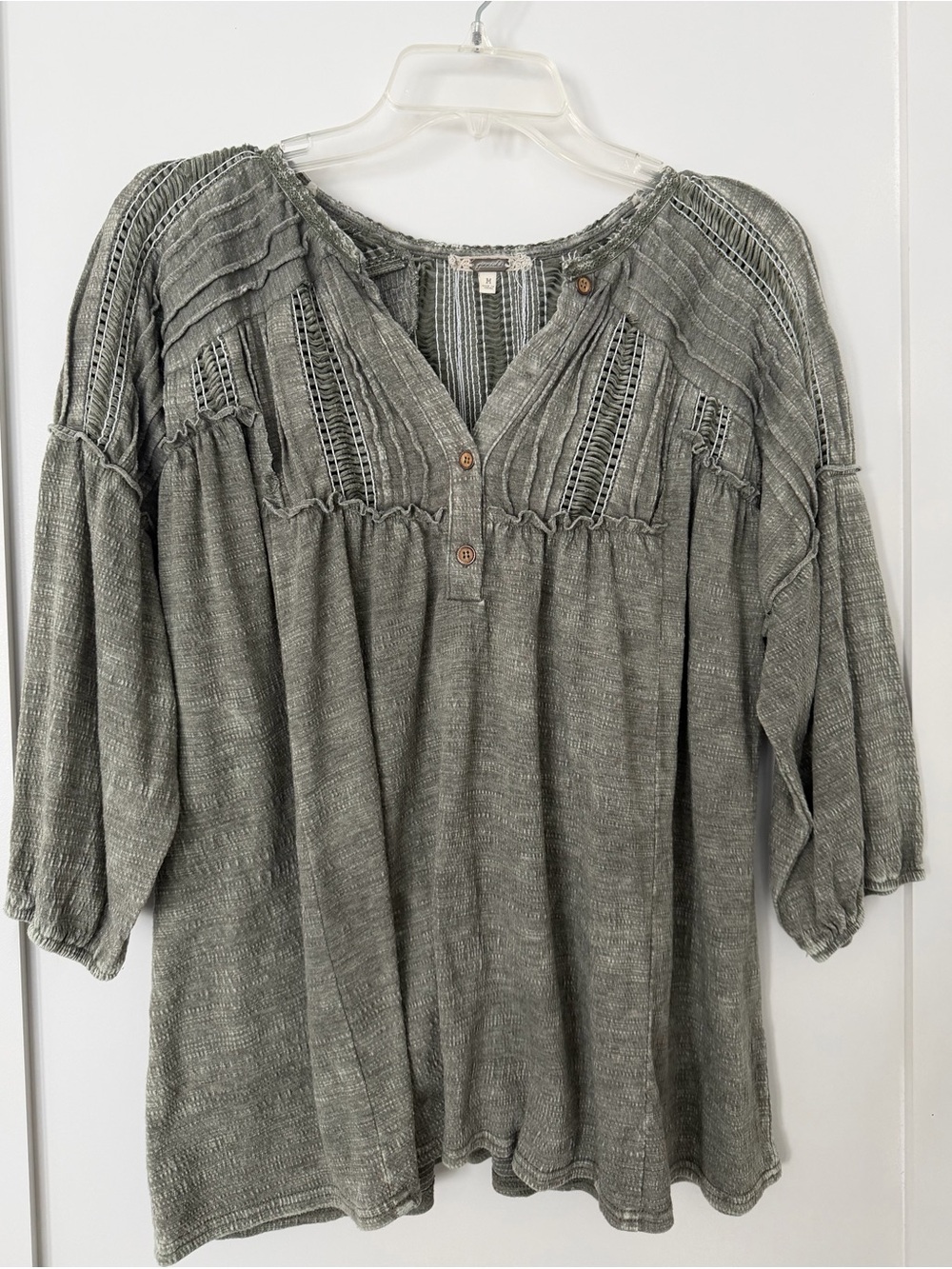 Buckle Gimmicks Women’s Boho Pheasant Top - Olive Green Size M Green/Gray